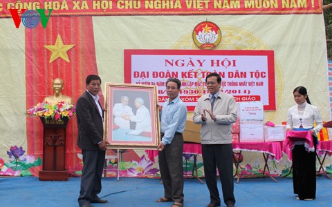 Vizepremierminister Nguyen Xuan Phuc nimmt an Konferenz ethnischer Volksgruppen in Hoa Binh teil - ảnh 1